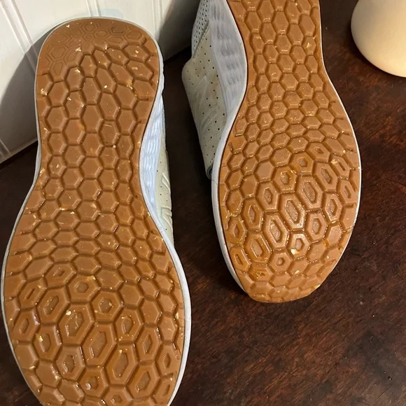 New Balance Blue Sneakers with Modern Design and Comfort - Picture 3 of 5